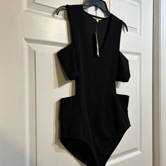 NWT Gianni Bini Size L Large Black Sleeveless V-neck Side Cutout Bodysuit Top - Picture 2 of 11